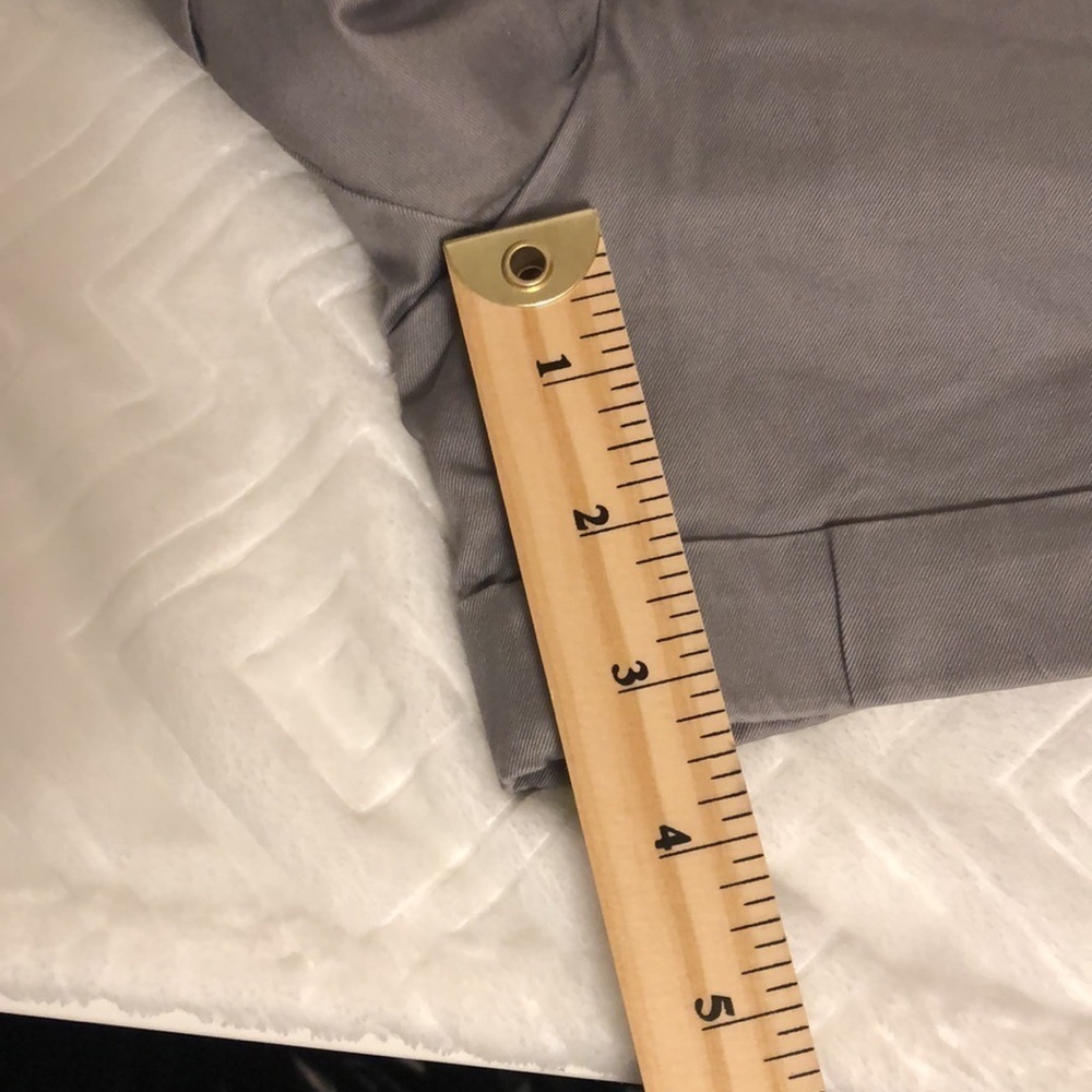 Super cute Banana Republic grey shorts with pockets everywhere! - Picture 7 of 9